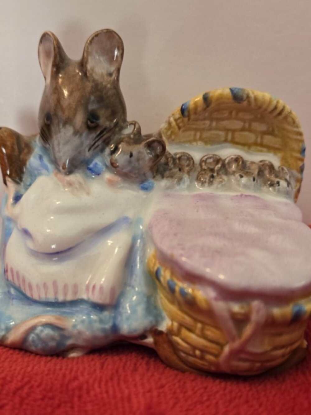 Beatrix Potter's 1951 Hunca Munca Figurine with Babies Beswick England BP3b